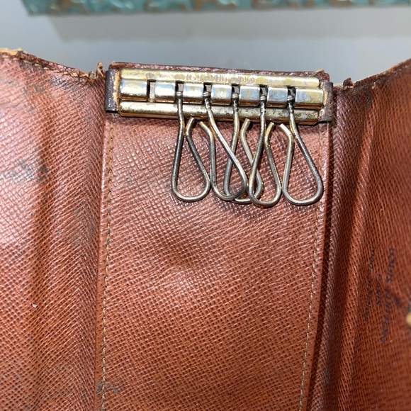Vintage Louis Vuitton Monogram Key Case Holder - Picture 15 of 16
